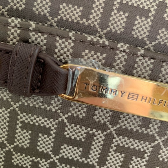 Tommy Hilfiger Monogram Purse - Picture 2 of 6
